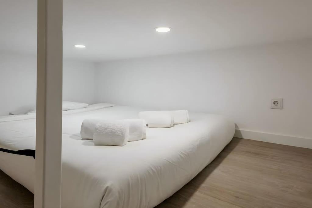 Minimalist With Mezzanine Lisbon