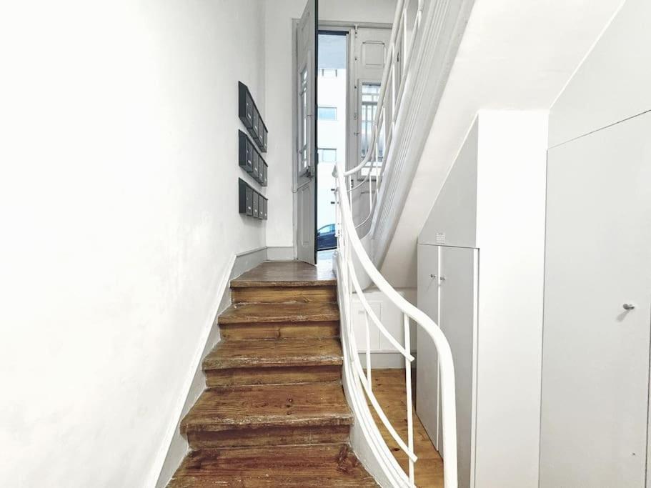 Minimalist With Mezzanine Apartment *